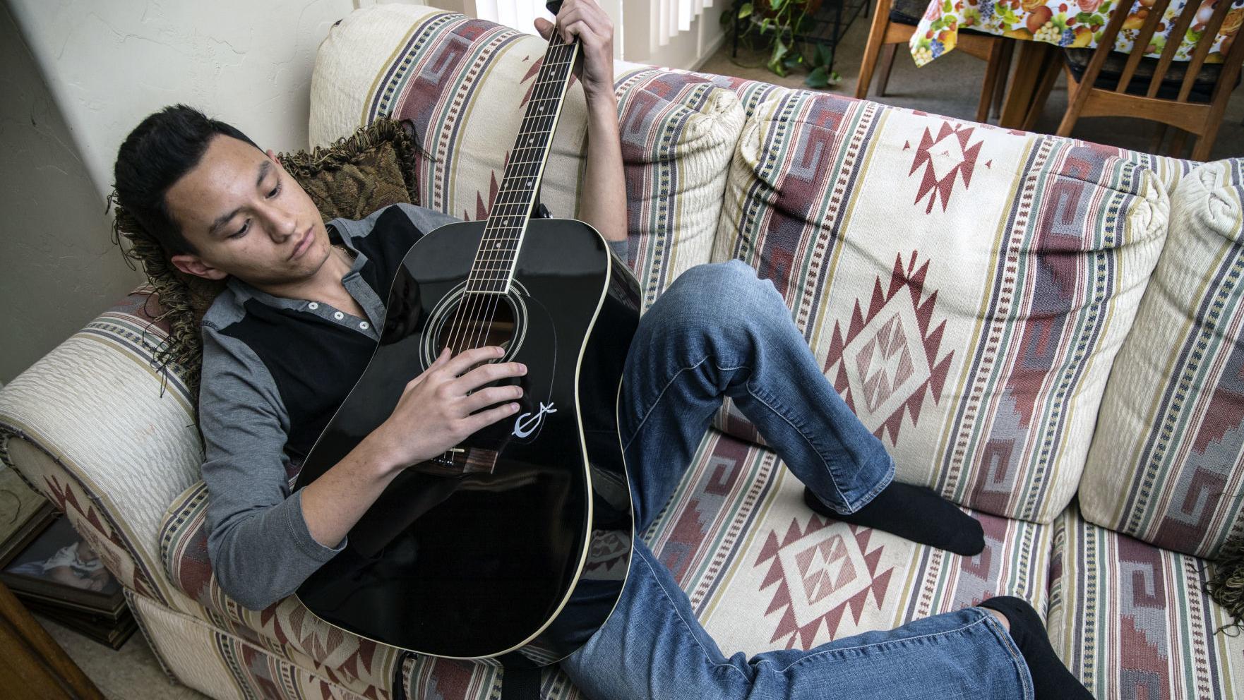 Neto's Tucson: 'I could feel the words,' says state's poetry recital champion
